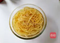 Illustration of how to make beef stir-fried pasta 6