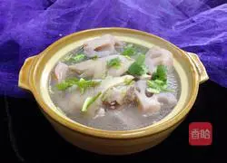 Lotus root and pig trotters soup recipe 7