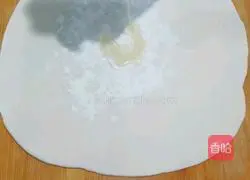 Illustration of how to make red date sugar cake 8