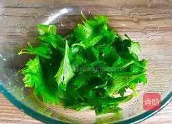 Illustration of how to make lard and tofu soup 5