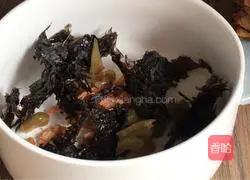 Illustration of how to make dumpling skin noodle soup 3