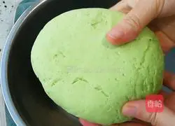 Illustration of how to make hand-made noodles with celery juice 6