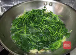 Illustration of how to make small fish soup 5