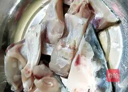 Illustration of how to make fish head soup 1