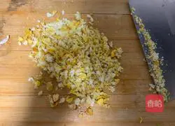 Illustration of how to make zucchini and egg pot stickers 5