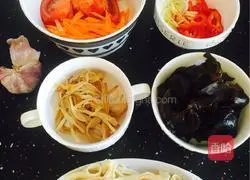 Illustration of how to make tomato braised noodles 1