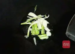 Illustration of how to make shrimps with green onions 2