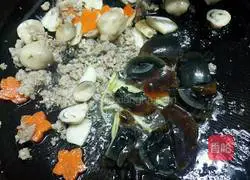 Illustration of how to cook bean sprouts in soup 7