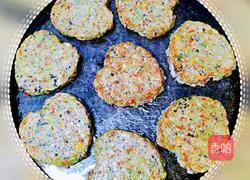 Illustration of how to make low-fat, low-calorie, high-protein shrimp, chicken breast, oatmeal and vegetable cakes 6