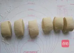 Illustration of how to make scallion pancakes 8