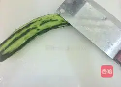 Illustration of how to make spicy and sour cucumbers 1