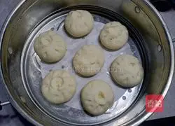 Illustration of how to make tender and juicy meat buns 13