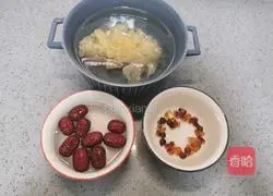 Recipe for Tremella Peach Gum Nourishing and Beauty Soup 2