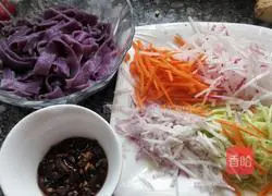 Illustration of how to make old Beijing vegetarian fried noodles 12