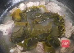 Illustration of how to make kelp and pork ribs soup 6