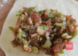 Illustration of how to make steamed cabbage and pork buns 14