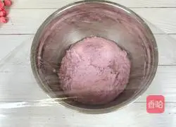 Illustration of making red date yogurt and purple sweet potato cake 11