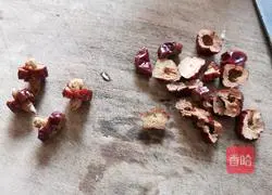 Illustration of how to make red dates and peach blossom tears 2