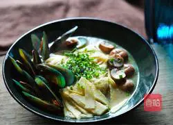 Illustration of how to make Shanhehai Sanxian Noodles 10