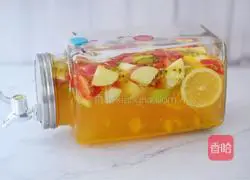 Illustration of how to make fruit cold brew tea 14