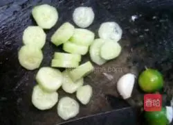 Illustration of how to make pickled cucumbers 3