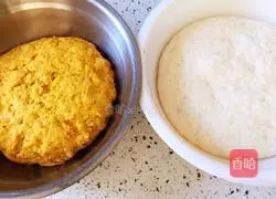 Illustration of how to make two-color flower rolls 1