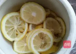 Illustration of how to make Sichuan clam rock sugar lemon paste 2