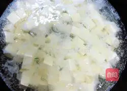 Illustration of how to make crab roe, pea sprouts and tofu soup 7