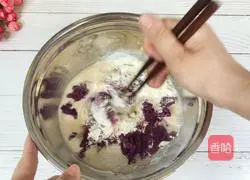 Illustration of how to make red date yogurt and purple sweet potato cake 10