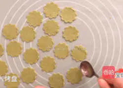 Chrysanthemum crispy biscuits - illustrations of how to make baby food snacks 8