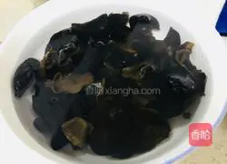 Illustration of how to make cold black fungus 2