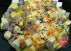 Illustration of how to make three-color steamed buns with fried eggs 7