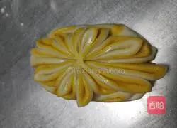 Illustration of how to make chrysanthemum steamed buns 16