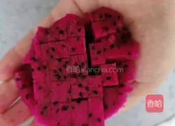 Illustration of how to make dragon fruit pancakes 2