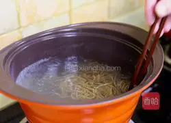 Korean sober-up version Illustration of how to make spicy cabbage cold noodles 7