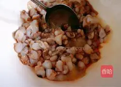 Chives and hairtail fish dumplings#New Year's Eve dinner recipe illustration 4