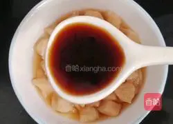 Illustration of how to stir-fry edamame rice with diced chicken 4