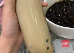 Illustration of making brown sugar pearl milk 11