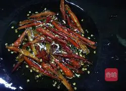 Illustration of how to make red oil belly shreds 9