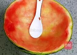 Illustration of how to make raw watermelon rind drink 1