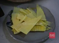 Illustration of how to make Shanhehai Sanxian Noodles 3