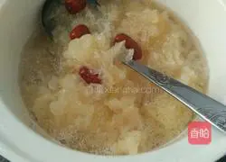 Illustration of how to make white fungus and red date soup 3
