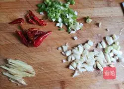 Illustration of how to make spicy squid 4