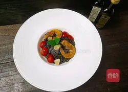 Illustration of how to make tomato, prawn and cuttlefish noodles 9