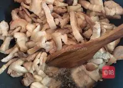 Illustration of Taiwanese Mushroom Braised Pork Noodles 3