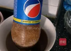 Illustration of how to make cola smoothie 8