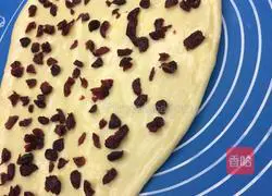 Illustration of how to make cranberry hand-shredded toast 4