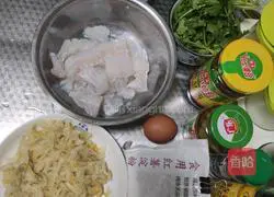 Illustration of how to make basa fish with pickled cabbage 1