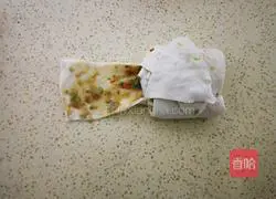 Illustration of how to make colorful pepper and green onion cake 12