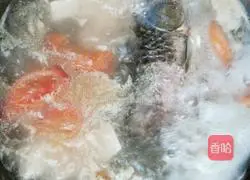 Illustration of how to make tomato, crucian carp and tofu soup 6